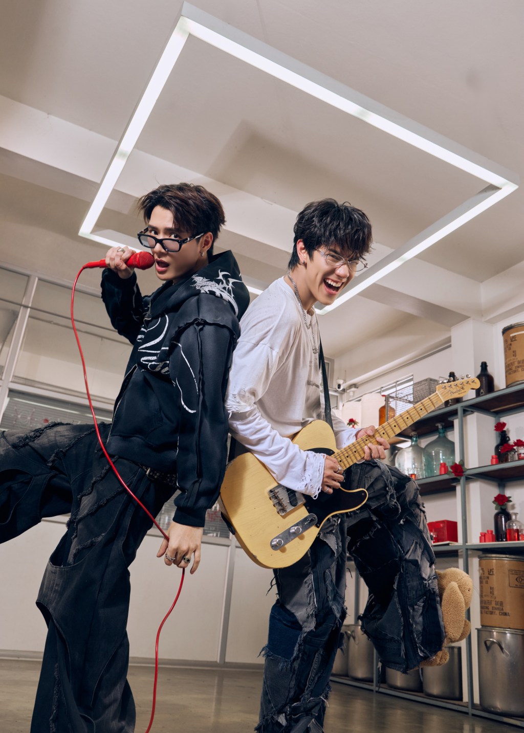 “KRIST” sheds his warm, boy-next-door image and steps into a pop-rock era with his new single,“ความคิดถึงที่ไม่จำเป็น” (Friend Zone), featuring&nbsp;NANON.