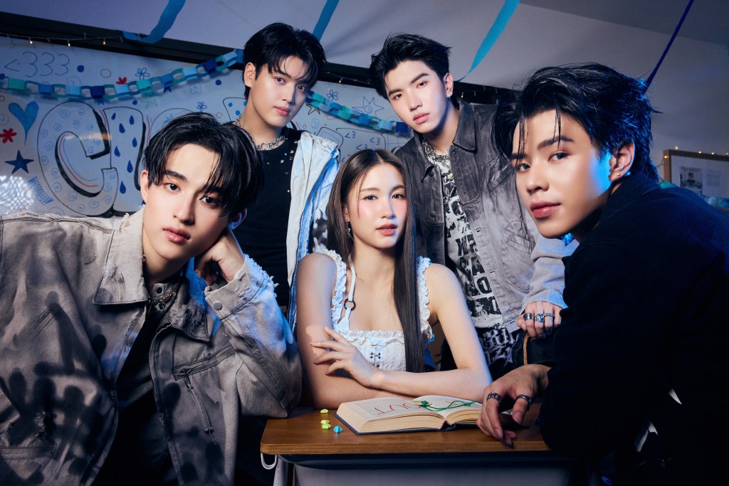 “CLO’VER” Charms Fans Once Again with “Lonely Girl”A Bright and Playful Gen Z AnthemFeaturing “Paeyah” as the MV HeroineProduced by&nbsp;“URBOYTJ”